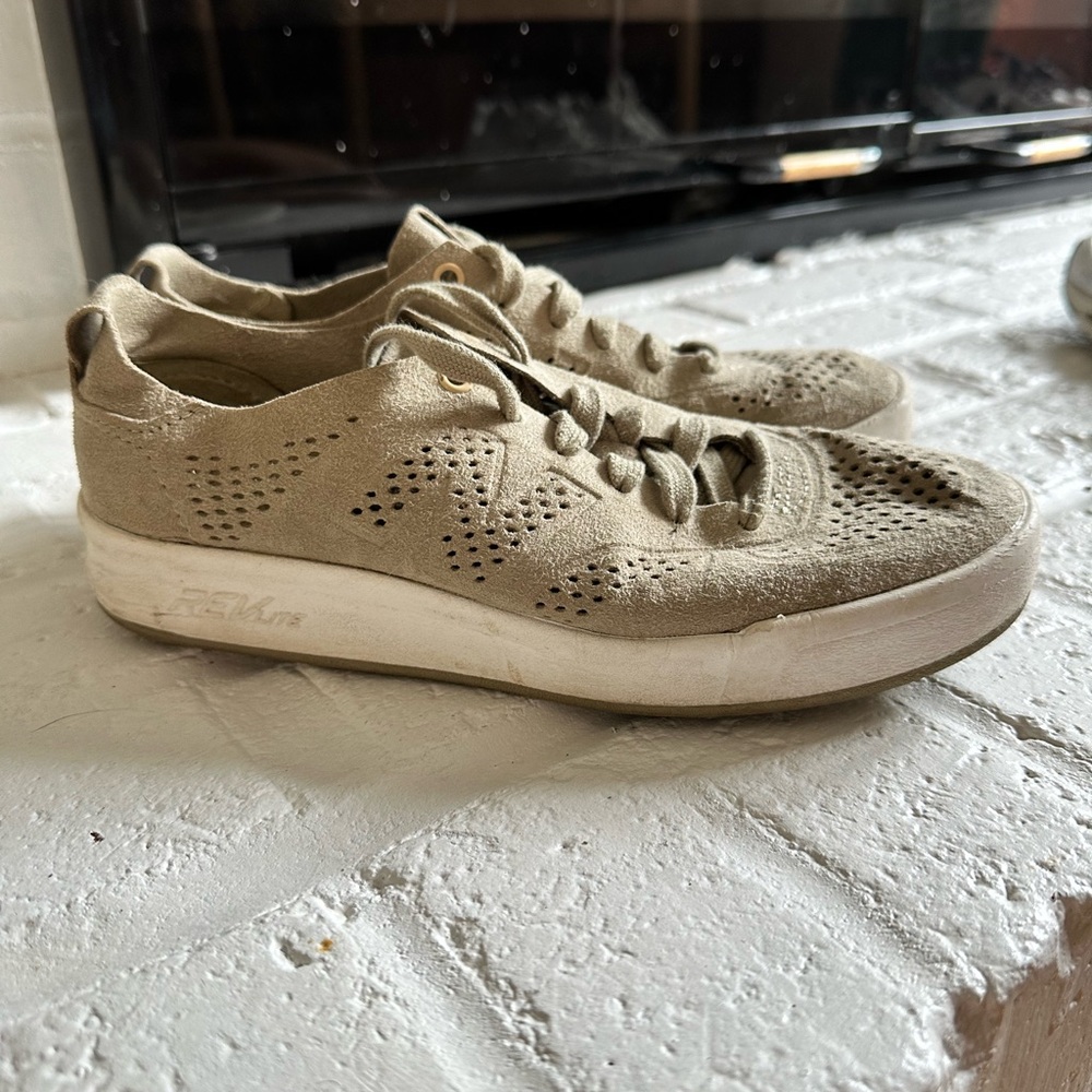 New Balance 300 reengineered in tan